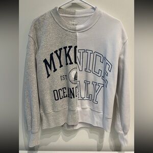Abercrombie & Fitch Split Half Gray White Crewneck Size Small